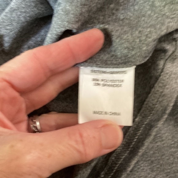 Sisters and Seekers Cropped Long Sleeved Workout Top Size Large - Picture 3 of 5